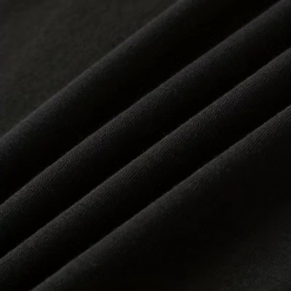 ‼️LAST 1‼️NWT🎄 SOFT BLACK GRINCH HANDS HEART CREW NECK TSHIRT Women’s Plus 4X - Picture 5 of 7